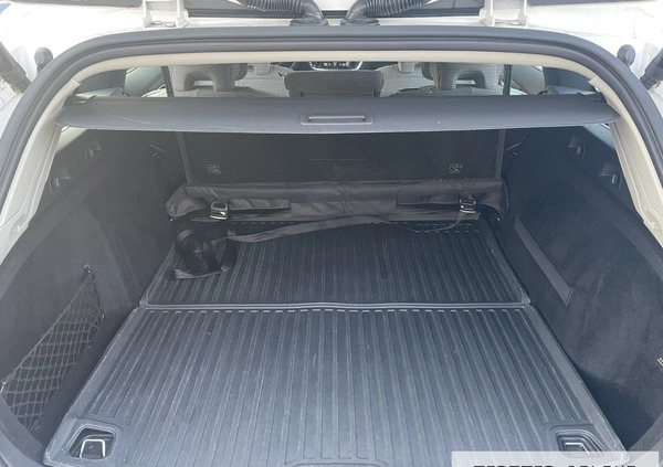 Volvo V60 Cross Country cena 144900 przebieg: 128990, rok produkcji 2019 z Warszawa małe 596